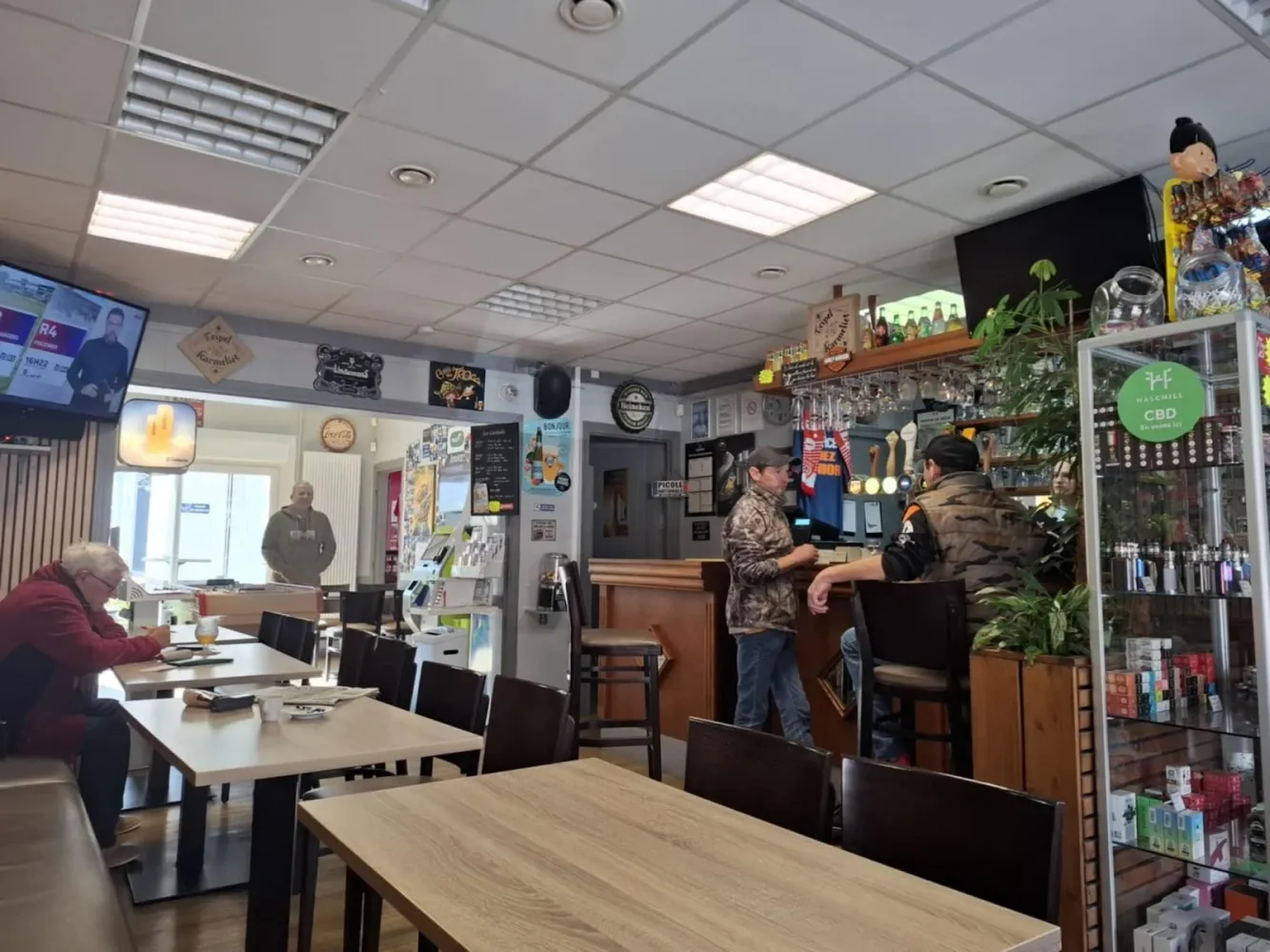  Commercial property in Avesnes-les-Aubert, France No. 352444