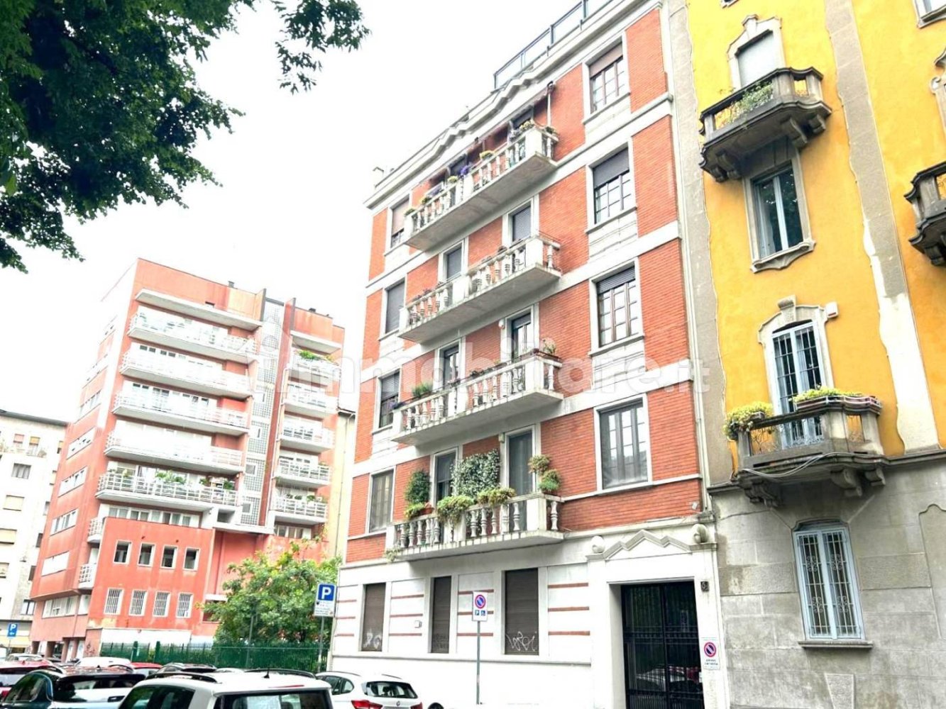 3 rooms Office in Milan, Italy No. 376636