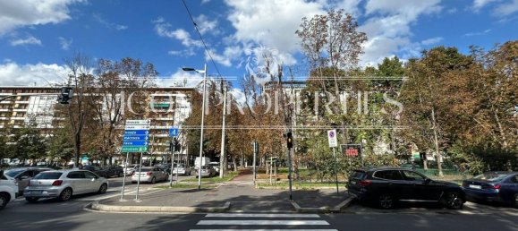 120m² Commercial property in Milan, Italy No. 248319 2