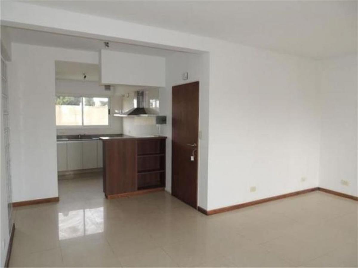 Apartamento de 2 dormitorios en General San Martín, Argentina No. 56872
