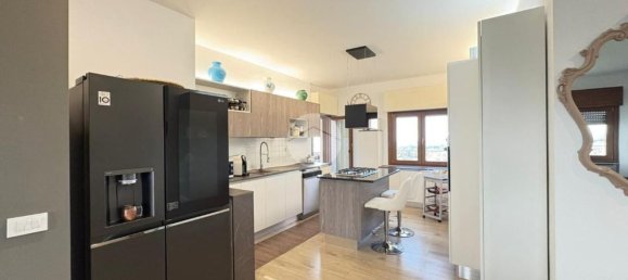 4 Schlafzimmer Wohnung in Rome, Italy, Nr. 373329 9