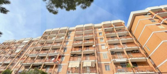 Квартира с 4 спальнями в Бари, Италия № 19185 2