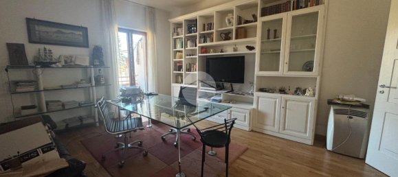4 rooms House in Marano di Napoli, Italy No. 41641 3