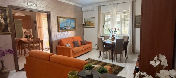 5 rooms Apartment in Crotone, Italy No. 298722 4