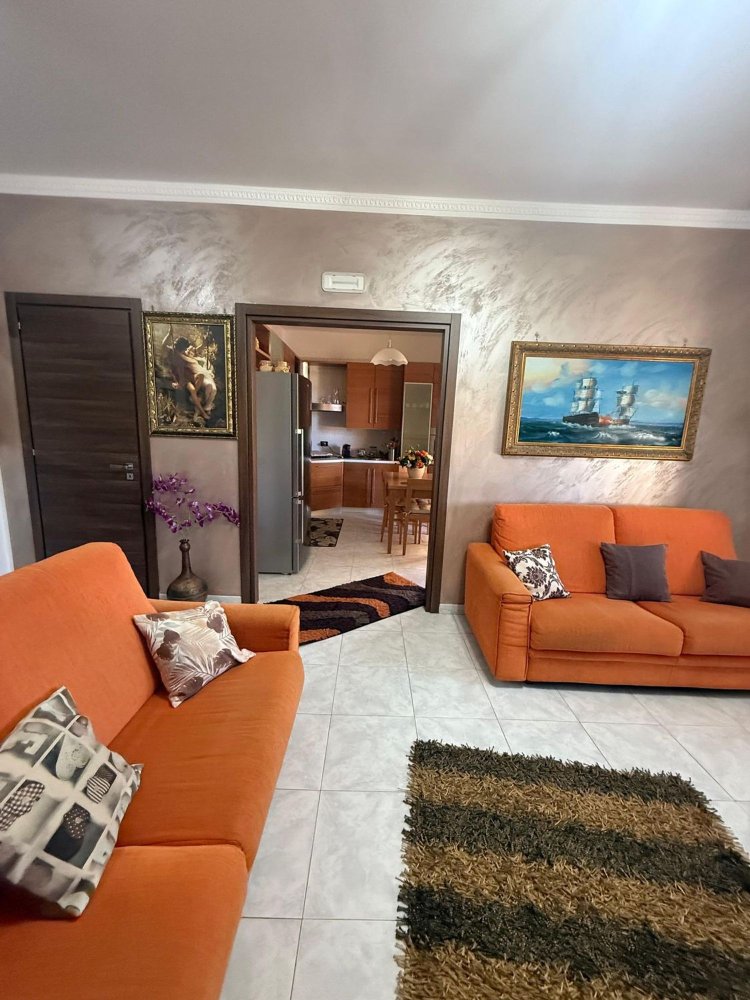 5 rooms Apartment in Crotone, Italy No. 298722