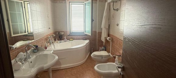 5 rooms Apartment in Crotone, Italy No. 298722 11