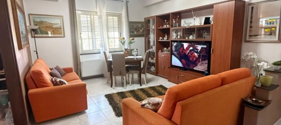 5 rooms Apartment in Crotone, Italy No. 298722 3