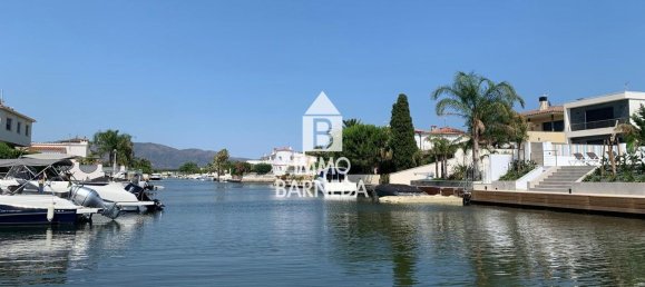 2 bedrooms House in Empuriabrava, Spain No. 146245 3