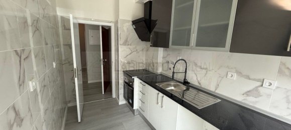 Квартира с 3 спальнями в Лориш, Португалия № 94652 2