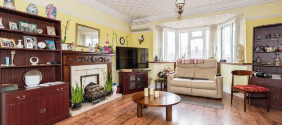 3 Schlafzimmer Haus in Coulsdon, United Kingdom, Nr. 8072 2