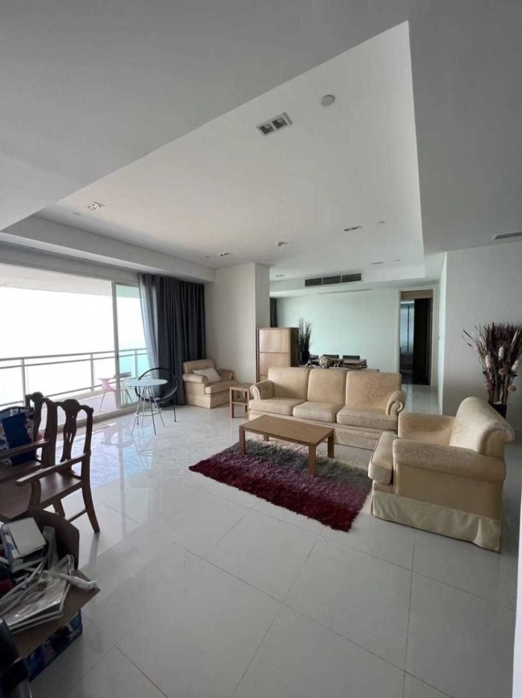 3 bedrooms Condo in Pattaya, Thailand No. 19233