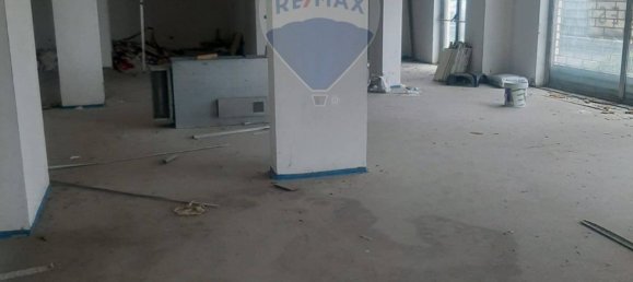 Коммерческая недвижимость с 1 комнатой в Перо, Италия № 58107 10