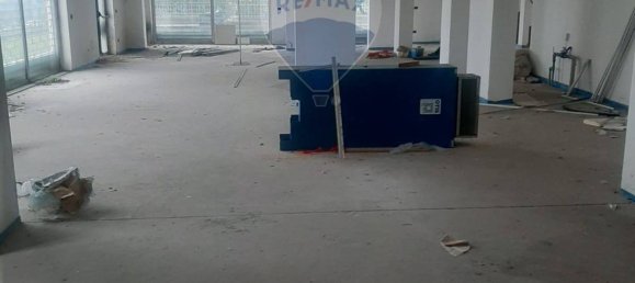 Коммерческая недвижимость с 1 комнатой в Перо, Италия № 58107 8