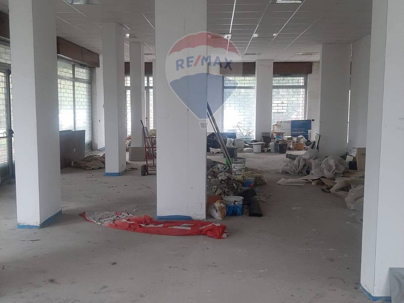 Коммерческая недвижимость с 1 комнатой в Перо, Италия № 58107