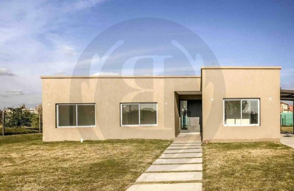 Casa de 3 dormitorios en Pilar, Argentina No. 85520