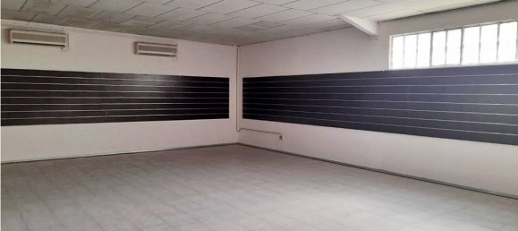 998m² Warehouse in Maia, Portugal No. 49605 8