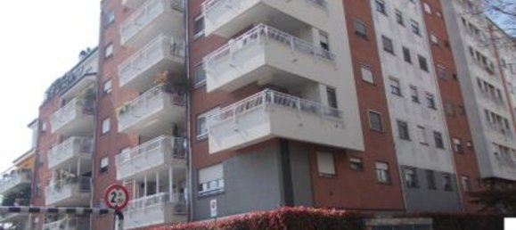 3 bedrooms Apartment in Milan, Italy No. 357950 2