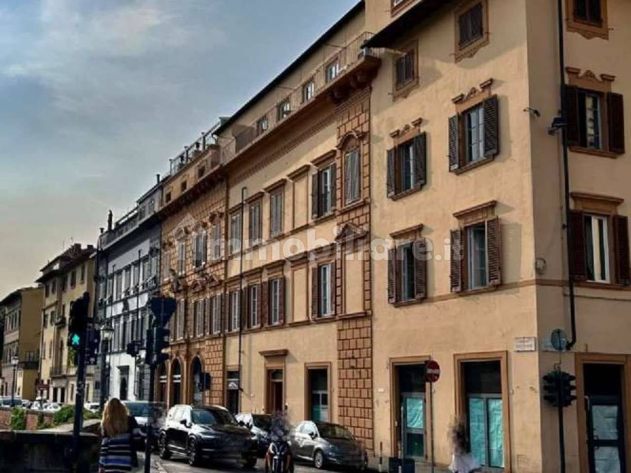 Propiedad comercial de 3 habitaciónes en Florence, Italy No. 200123