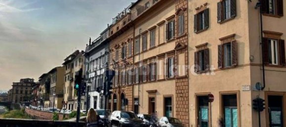 Propiedad comercial de 3 habitaciónes en Florence, Italy No. 200123 3