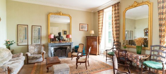 Apartamento de 12 dormitorios en Descartes, France No. 283528 2