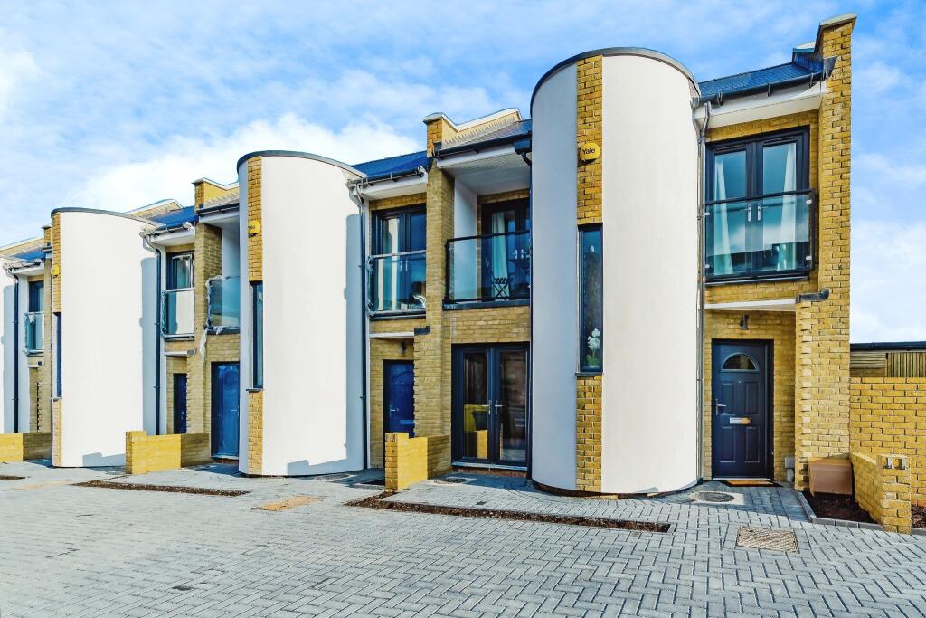 2 bedrooms House in South Croydon, United Kingdom No. 8106