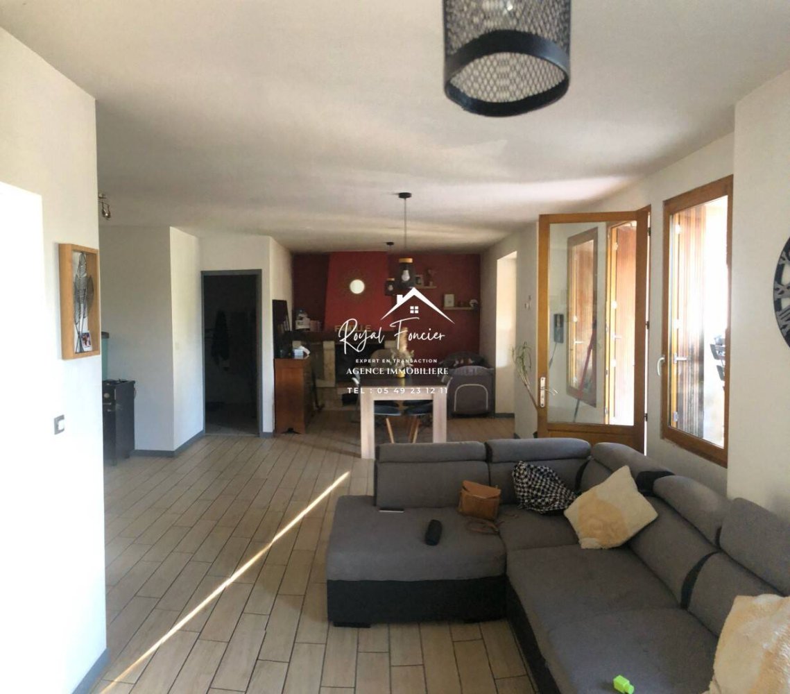 2 غرف نوم منزل في La Guerche, France رقم 243956