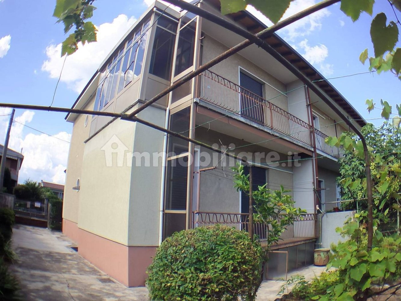 2 bedrooms Villa in Rovello Porro, Italy No. 263504