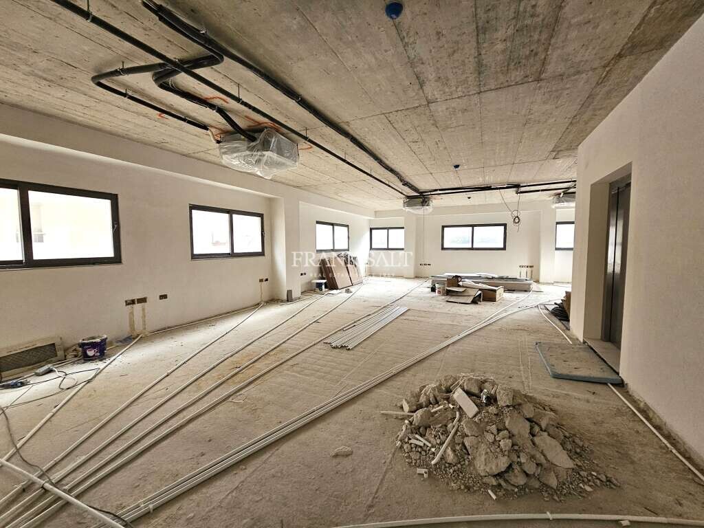 Bureau à Msida, Malta 198m² No. 12751