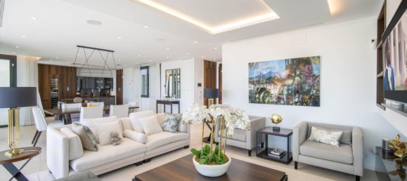 4 bedrooms Villa in Marbella, Spain No. 56009 3