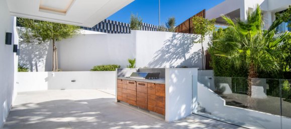 4 bedrooms Villa in Marbella, Spain No. 56009 23