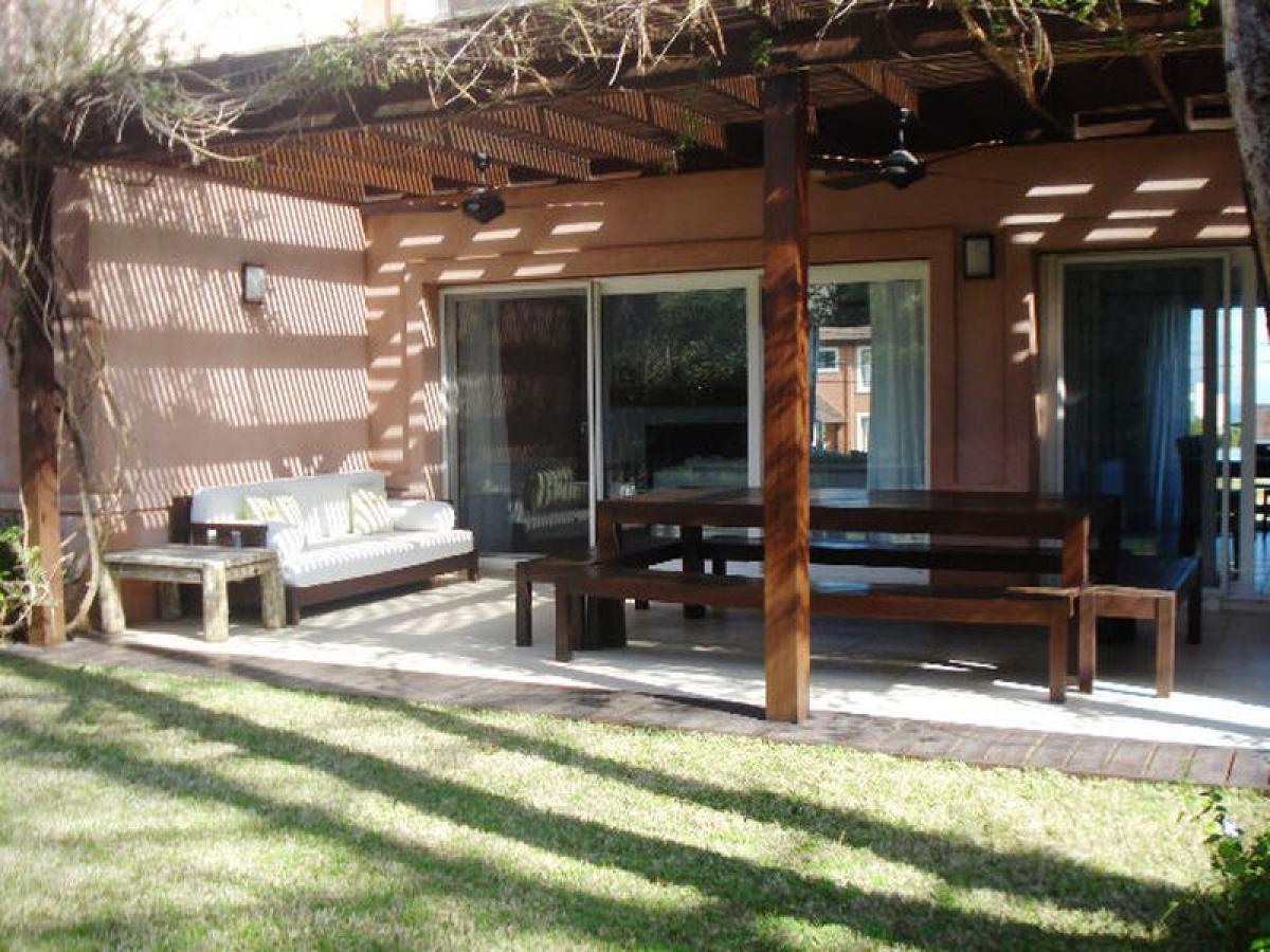 3 bedrooms House in Maldonado, Uruguay No. 12739