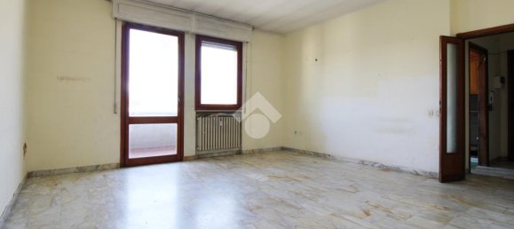 3 bedrooms Apartment in Prato, Italy No. 377640 4