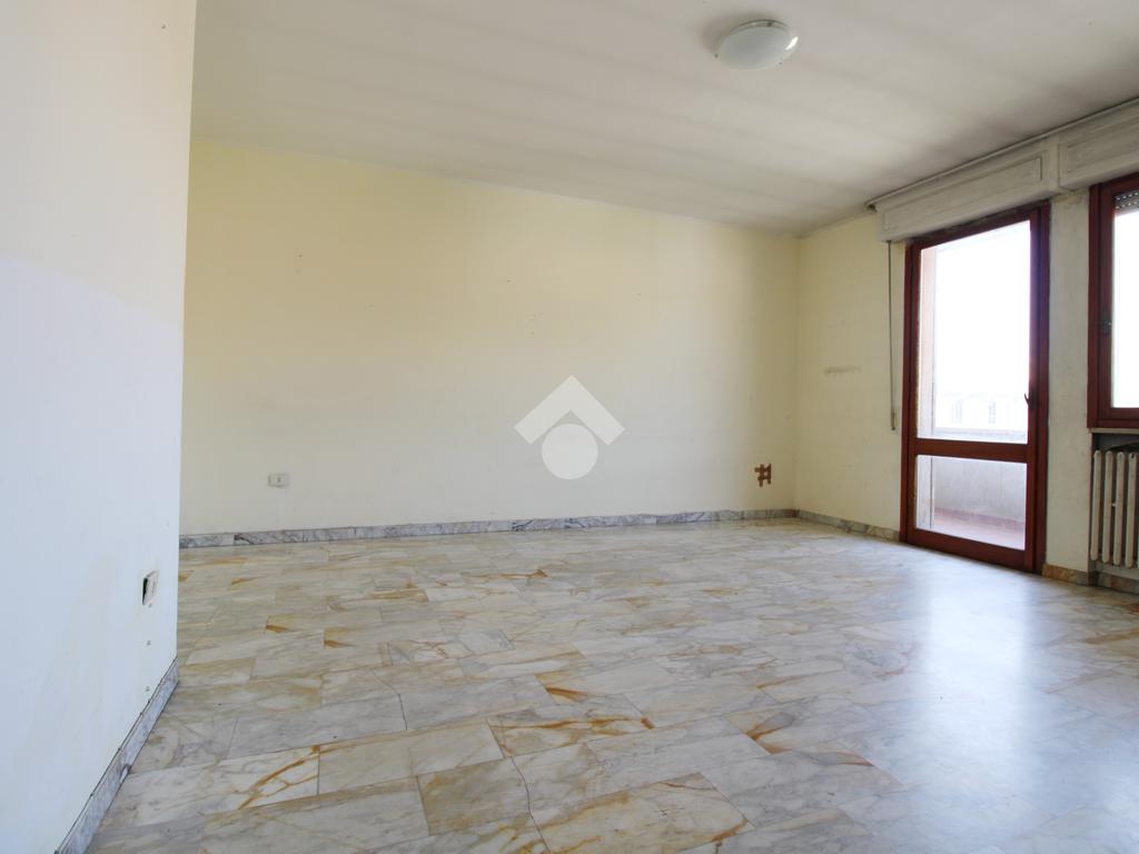 3 bedrooms Apartment in Prato, Italy No. 377640