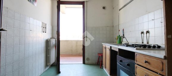3 bedrooms Apartment in Prato, Italy No. 377640 7