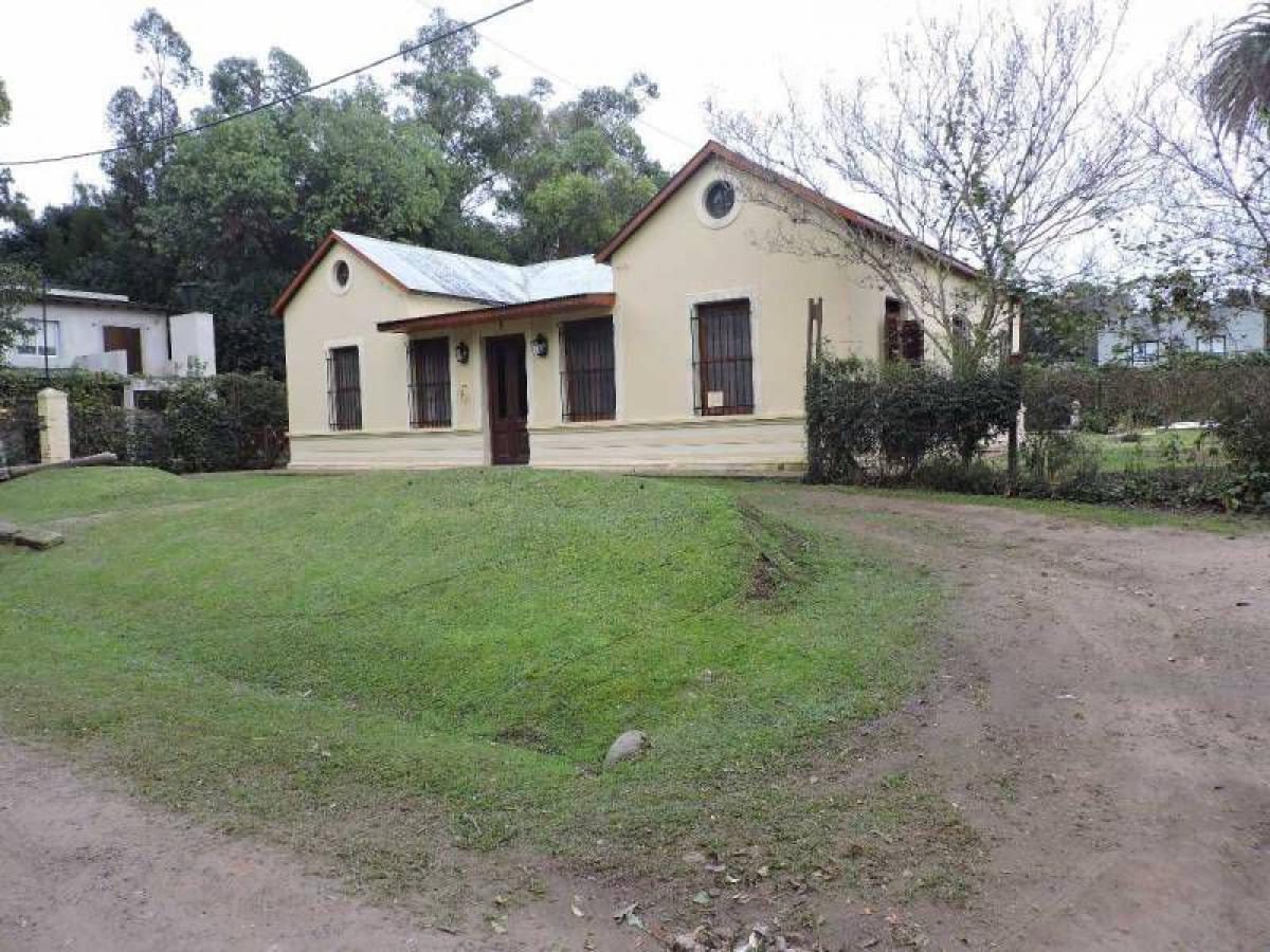 3 bedrooms House in Berazategui, Argentina No. 93131