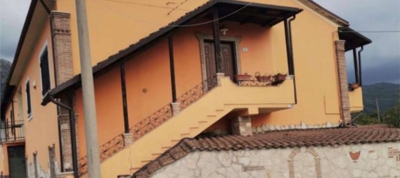 4 rooms Apartment in Gioia dei Marsi, Italy No. 183762 3
