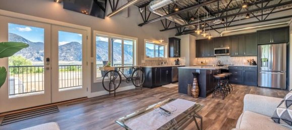 Studio in British Columbia, Canada No. 1225 5