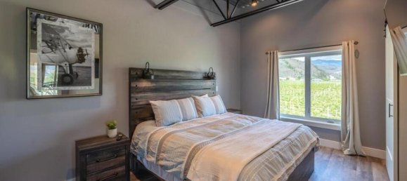 Studio in British Columbia, Canada No. 1225 8