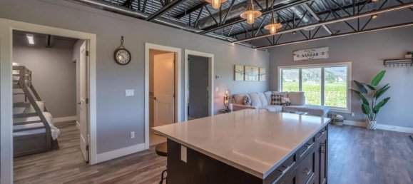 Studio in British Columbia, Canada No. 1225 6