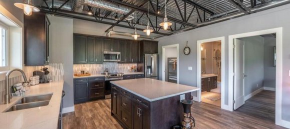 Studio in British Columbia, Canada No. 1225 7