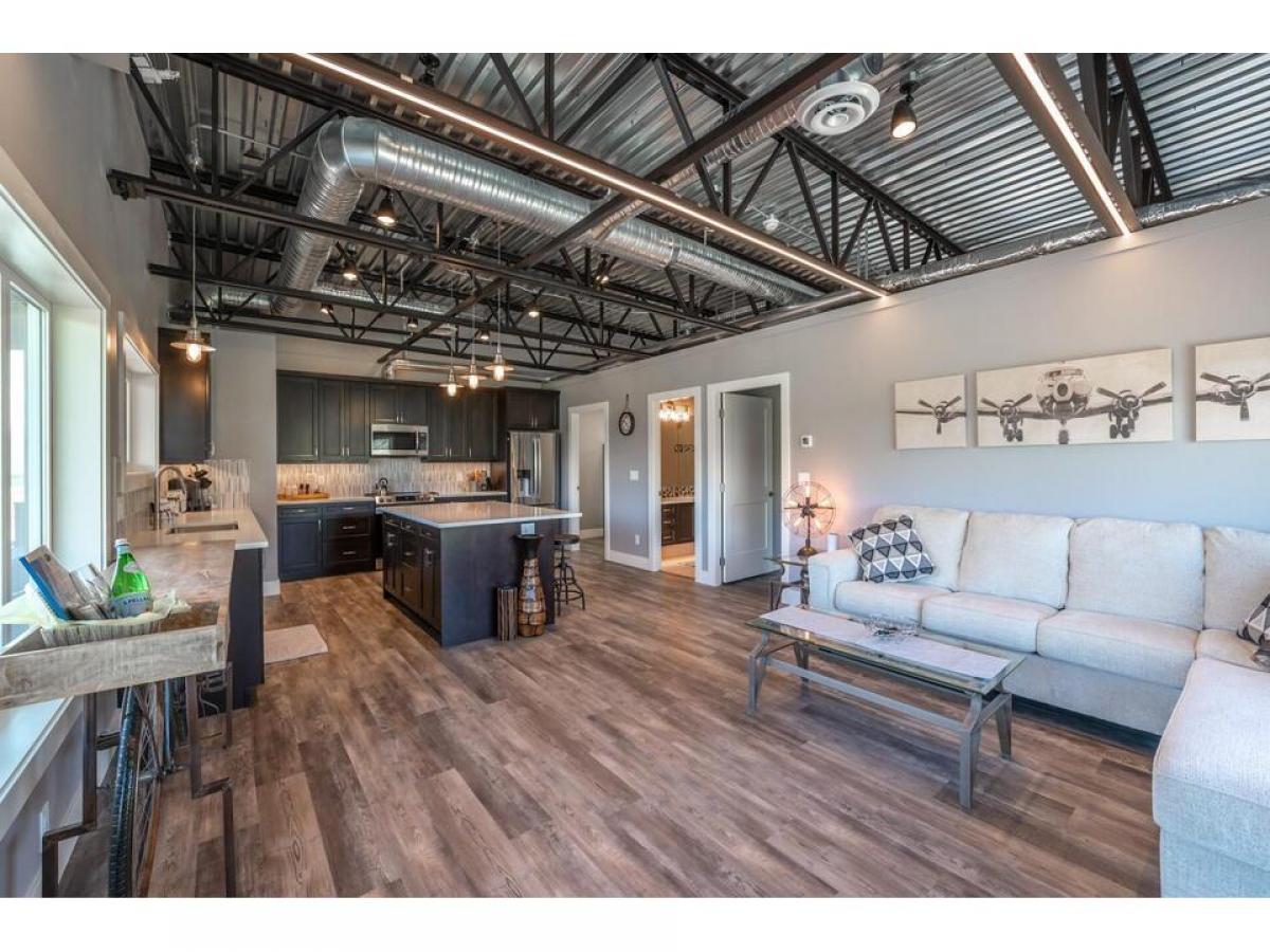 Studio in British Columbia, Canada No. 1225