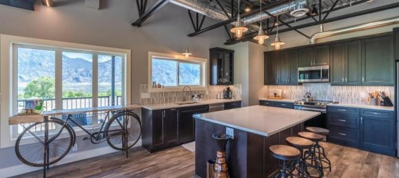 Studio in British Columbia, Canada No. 1225 3