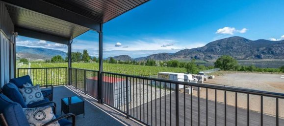 Studio in British Columbia, Canada No. 1225 12