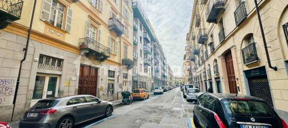 Офис с 2 комнатами в Турин, Италия № 115052 3