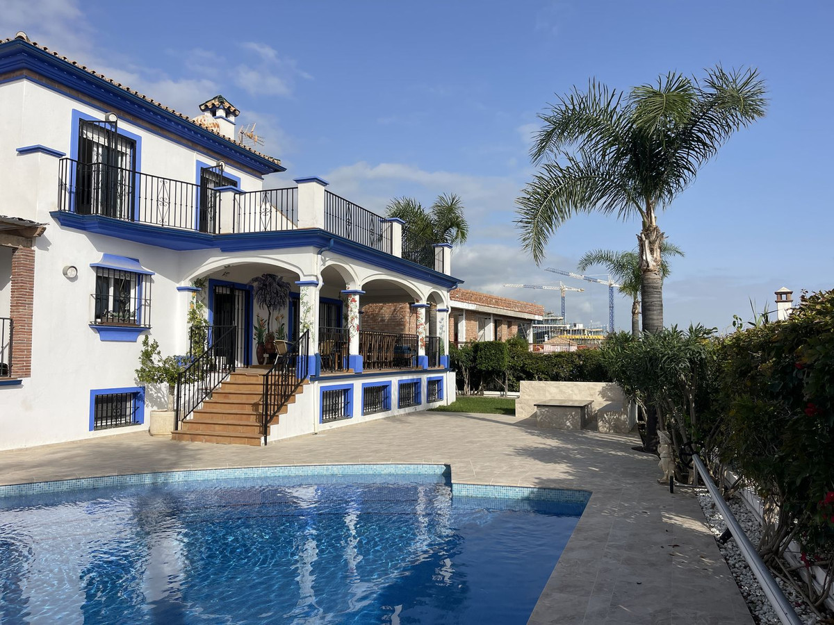 6 bedrooms Villa in Estepona, Spain No. 49097