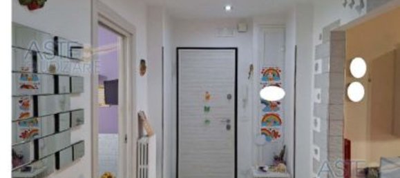 Apartamento de 4 dormitorios en Taranto, Italy No. 318107 10