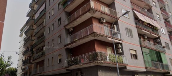 Apartamento de 4 dormitorios en Taranto, Italy No. 318107 2