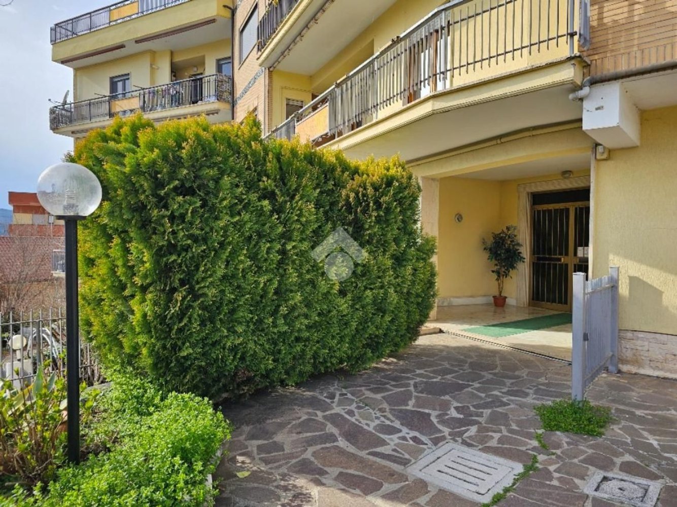 Квартира с 2 комнатами в Фьюджи, Италия № 201453