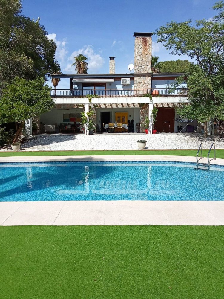 4 bedrooms Villa in Petrer, Spain No. 155435