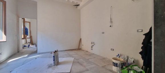 3 rooms Apartment in Poggibonsi, Italy No. 122194 10